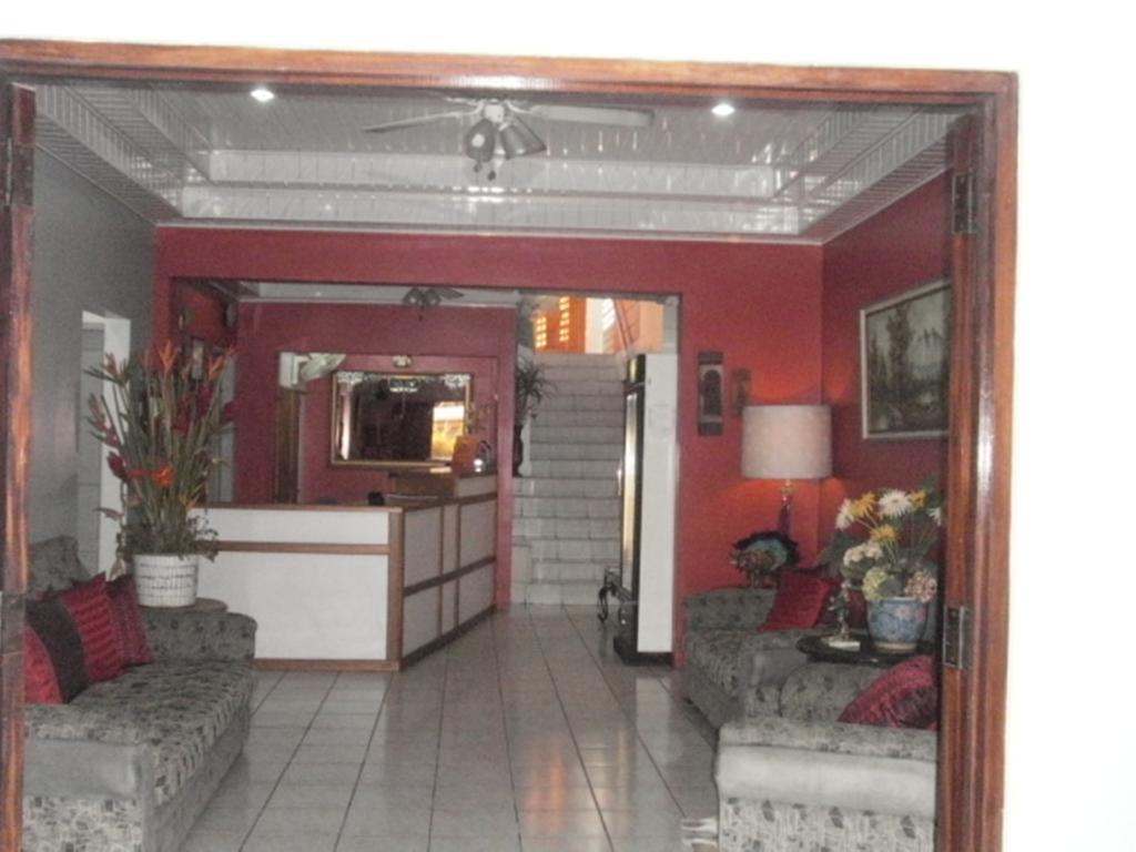 Monique'S Guest House Maraval Εξωτερικό φωτογραφία